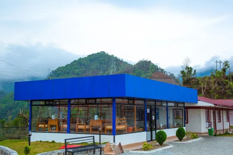 Manjari Resort — restaurant 1
