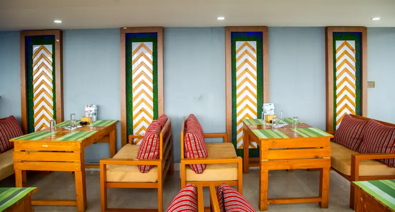 Manjari Resort — restaurant 18
